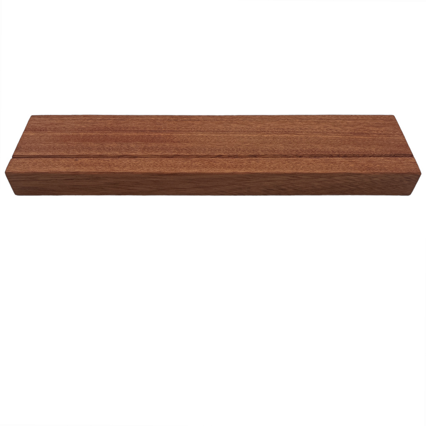 Sleutelplank, sleutelrek, sleutelrekje, sleutelhouder van massief notenhout. Voorzien van 7 supersterke magneten. HangKey Plankie XL mahonie schuin vooraanzicht