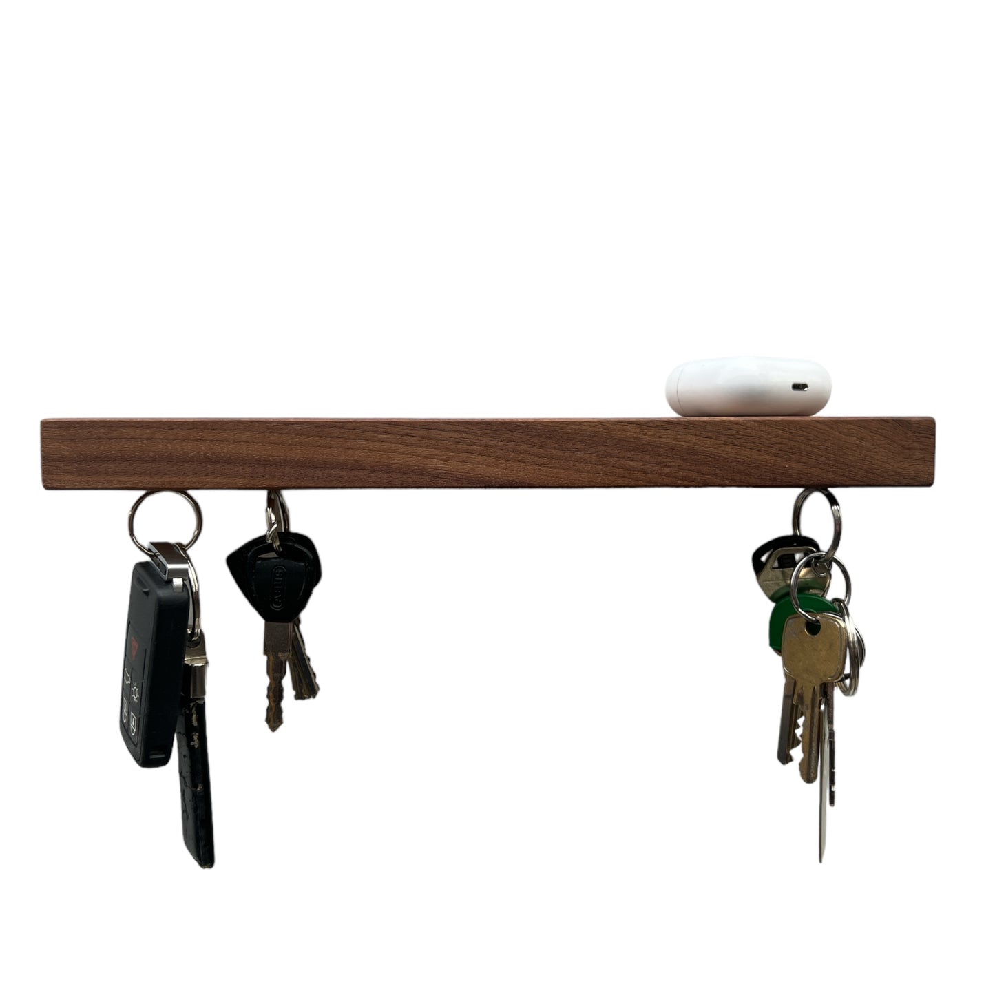 Sleutelplank, sleutelrek, sleutelrekje, sleutelhouder van massief notenhout. Voorzien van 7 supersterke magneten. HangKey Plankie XL noten vooraanzicht