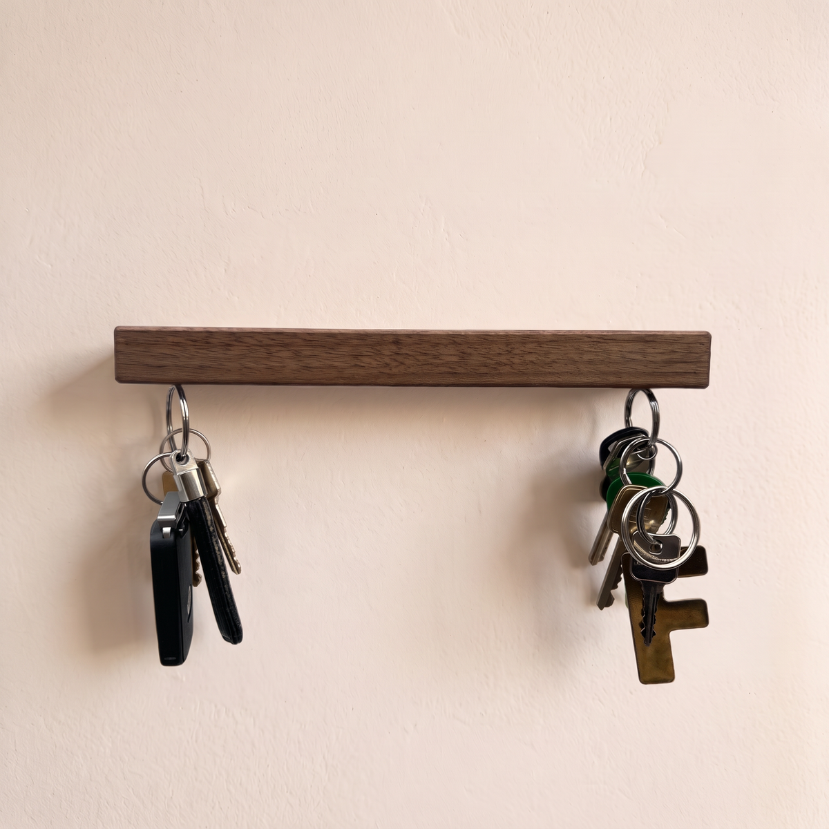 HangKey Plankie X Notenhout magnetische sleutelhouder met sleutels