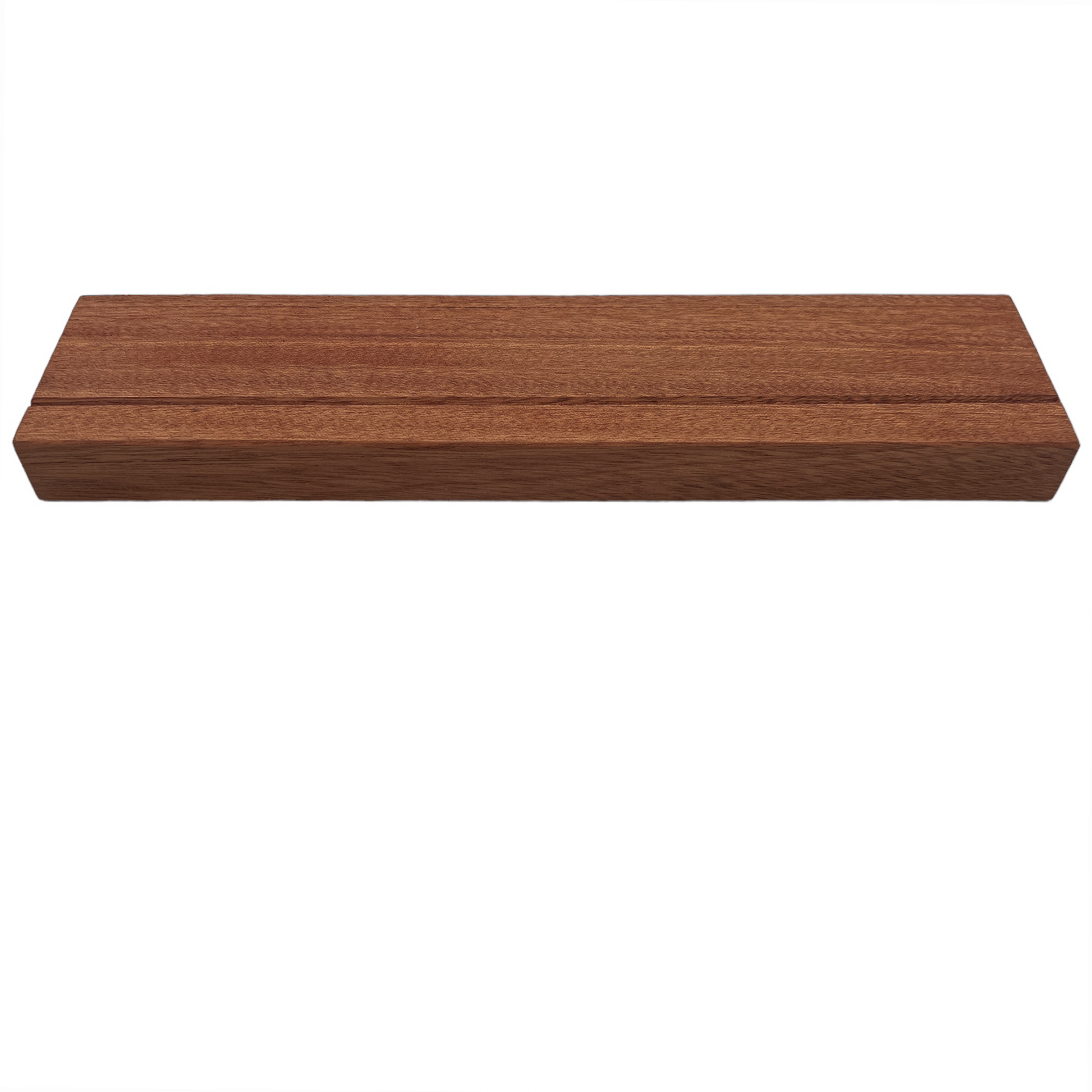 Sleutelplank, sleutelrek, sleutelrekje, sleutelhouder van massief notenhout. Voorzien van 7 supersterke magneten. HangKey Plankie XL mahonie schuin vooraanzicht